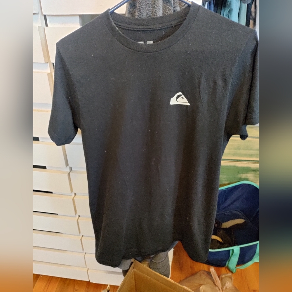 Quiksilver black logo tee men's size small. Hardly worn